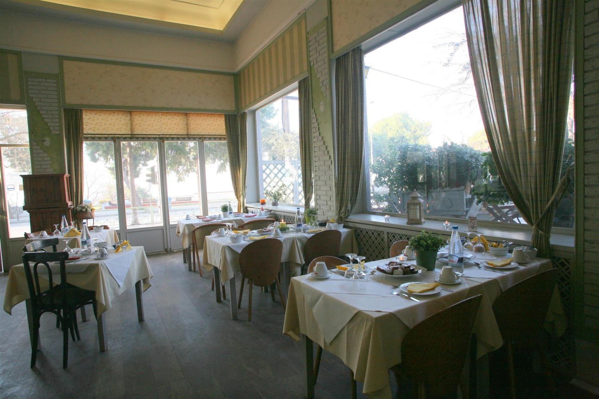 Oceanis Hotel Thessaloniki Exterior photo